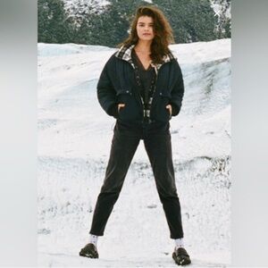 AMERICAN EAGLE OUTFITTERS WOMANS MOM JEANS SHORT BLACK SIZE 12 NWT